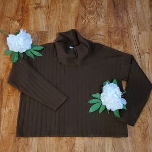 Vila Milamo size small, olive green sweater.